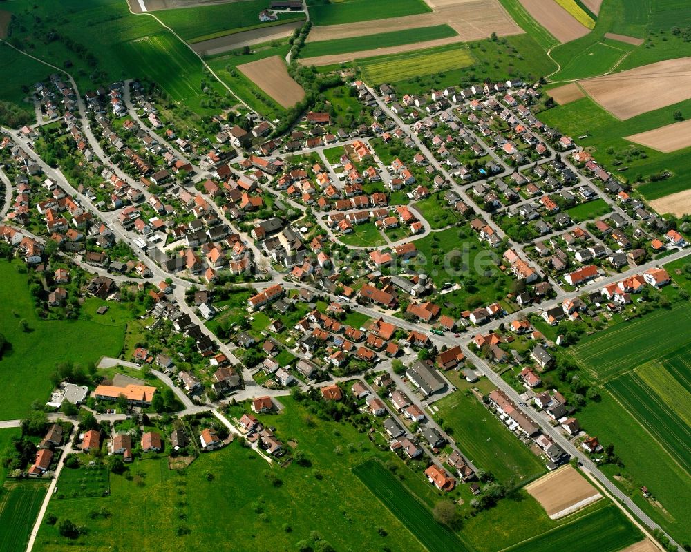 Holzhausen aus der Vogelperspektive: Ortsansicht am Rande von landwirtschaftlichen Feldern in Holzhausen im Bundesland Baden-Württemberg, Deutschland