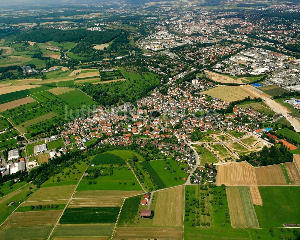 Luftbild Holzheim - Ortsansicht am Rande von landwirtschaftlichen Feldern in Holzheim im Bundesland Baden-Württemberg, Deutschland