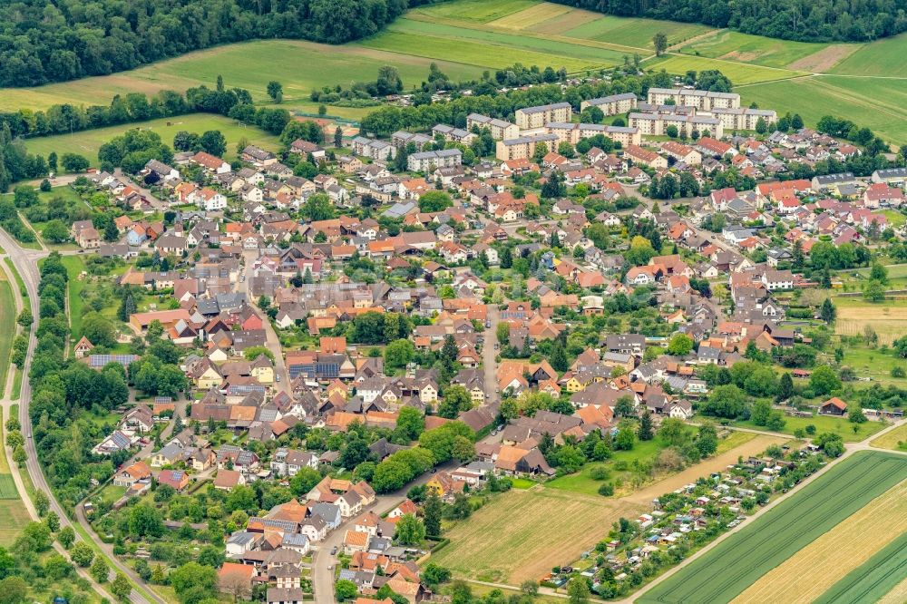 Luftbild Kippenheimweiler - Ortsansicht am Rande von landwirtschaftlichen Feldern in Kippenheimweiler im Bundesland Baden-Württemberg, Deutschland