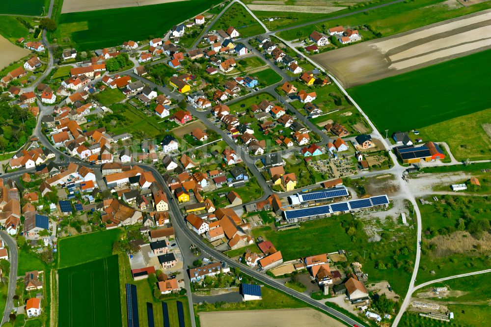 Luftbild Kirchschönbach - Ortsansicht am Rande von landwirtschaftlichen Feldern in Kirchschönbach im Bundesland Bayern, Deutschland
