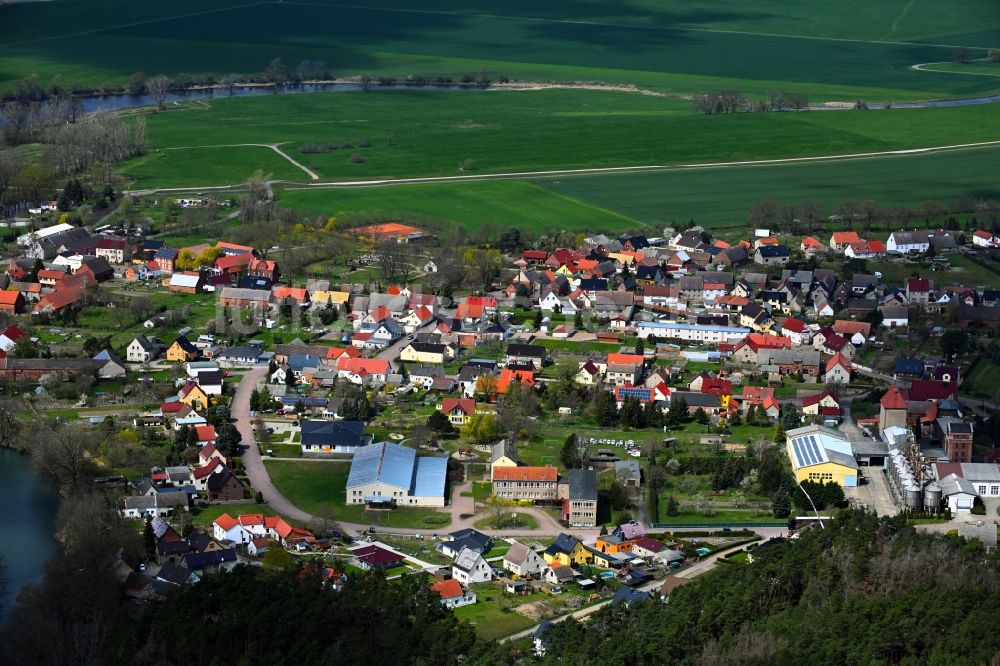 Klöden von oben - Ortsansicht am Rande von landwirtschaftlichen Feldern in Klöden im Bundesland Sachsen-Anhalt, Deutschland