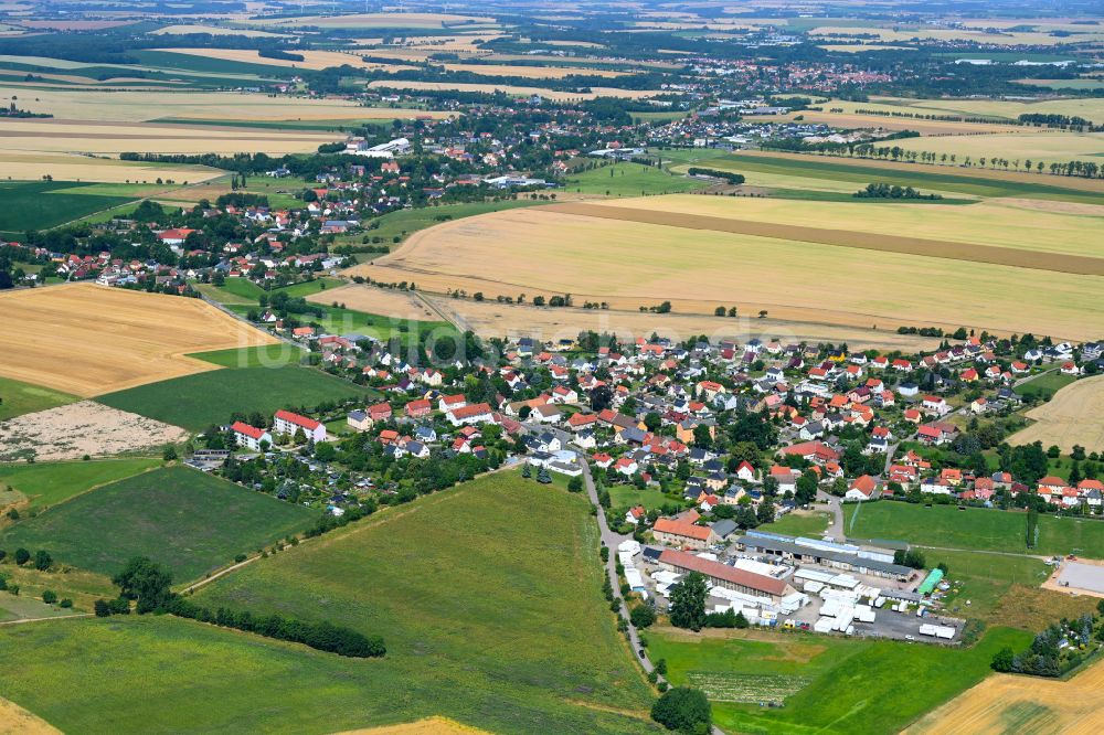Luftbild Kleinopitz - Ortsansicht am Rande von landwirtschaftlichen Feldern in Kleinopitz im Bundesland Sachsen, Deutschland