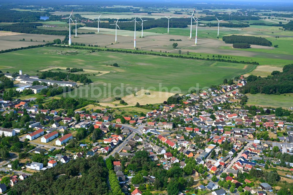 Klosterfelde von oben - Ortsansicht am Rande von landwirtschaftlichen Feldern in Klosterfelde im Bundesland Brandenburg, Deutschland