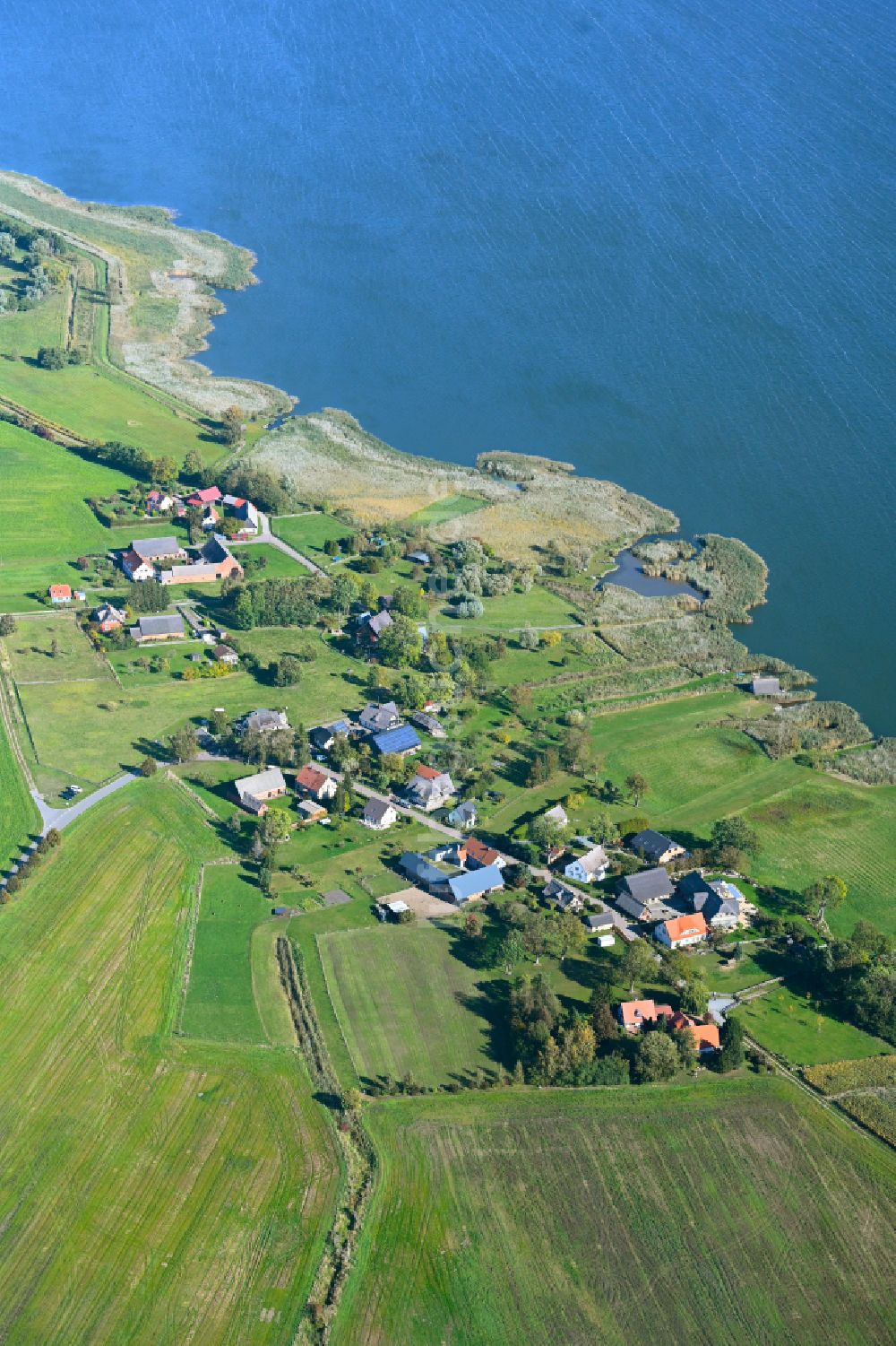 Rankwitz von oben - Ortsansicht am Rande von landwirtschaftlichen Feldern an der Küste der Ostsee in Rankwitz im Bundesland Mecklenburg-Vorpommern, Deutschland