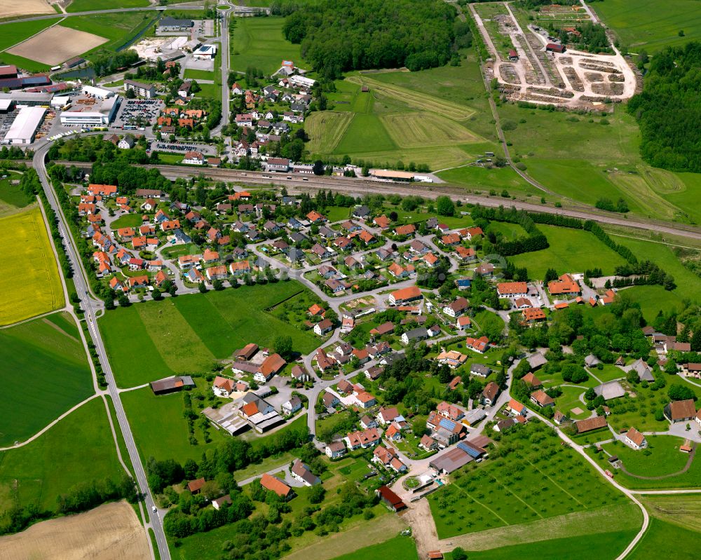 Luftaufnahme Kürnbach - Ortsansicht am Rande von landwirtschaftlichen Feldern in Kürnbach im Bundesland Baden-Württemberg, Deutschland