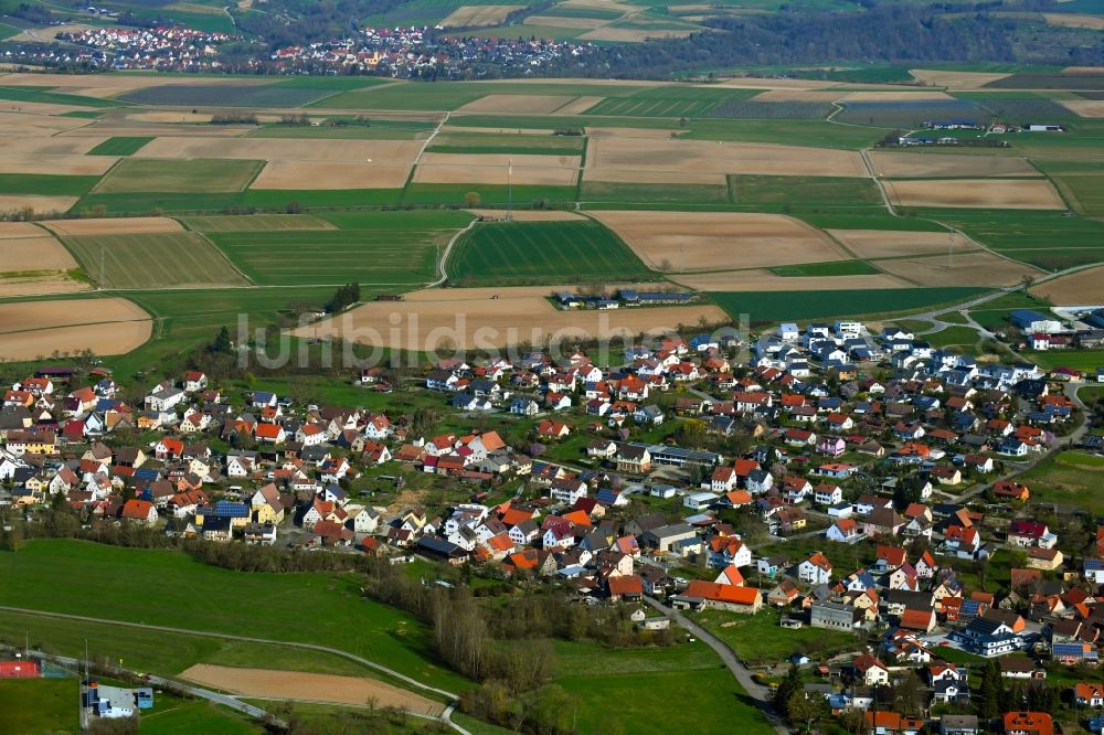 Luftaufnahme Langenbeutingen - Ortsansicht am Rande von landwirtschaftlichen Feldern in Langenbeutingen im Bundesland Baden-Württemberg, Deutschland