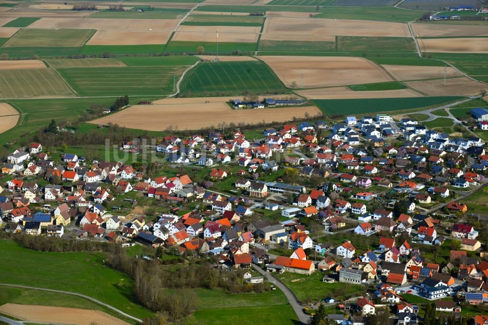 Langenbeutingen von oben - Ortsansicht am Rande von landwirtschaftlichen Feldern in Langenbeutingen im Bundesland Baden-Württemberg, Deutschland