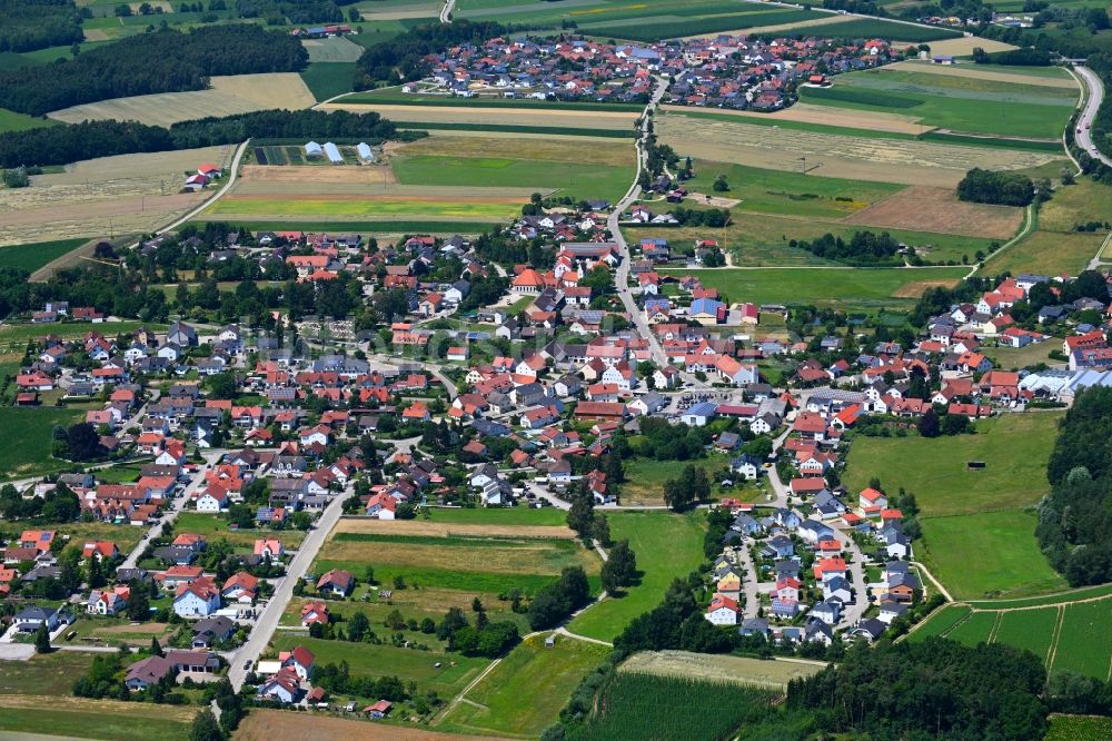 Langenbruck aus der Vogelperspektive: Ortsansicht am Rande von landwirtschaftlichen Feldern in Langenbruck im Bundesland Bayern, Deutschland