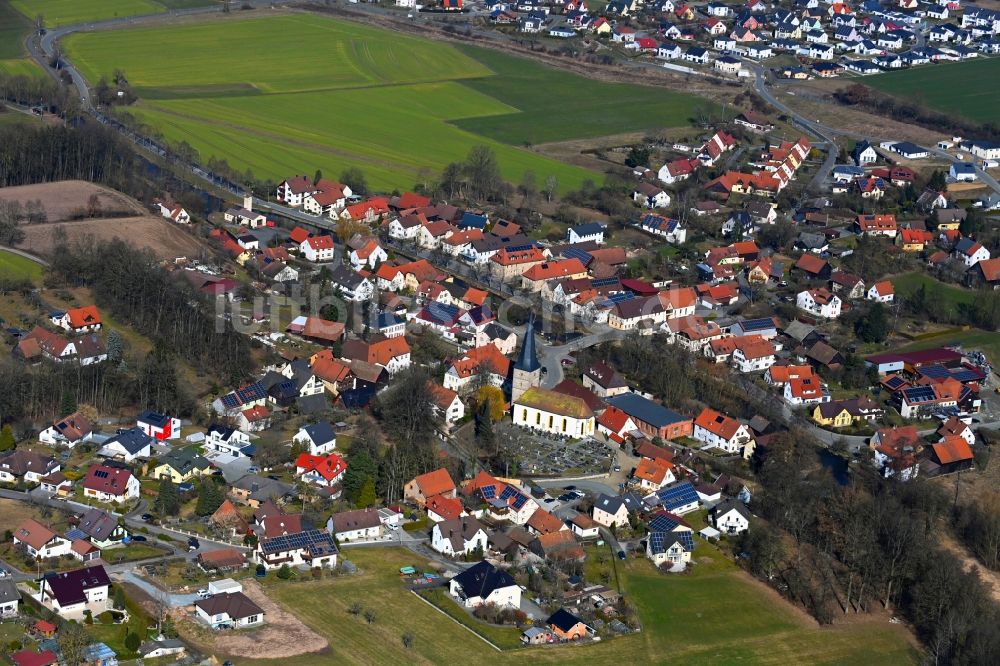 Lanzendorf von oben - Ortsansicht am Rande von landwirtschaftlichen Feldern in Lanzendorf im Bundesland Bayern, Deutschland