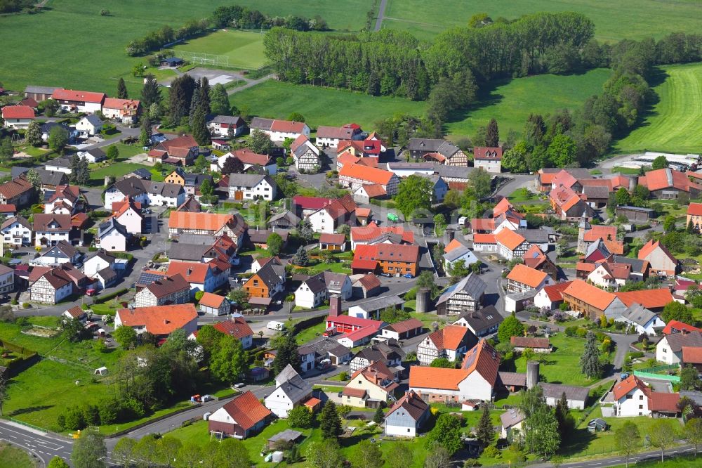 Luftbild Lanzenhain - Ortsansicht am Rande von landwirtschaftlichen Feldern in Lanzenhain im Bundesland Hessen, Deutschland