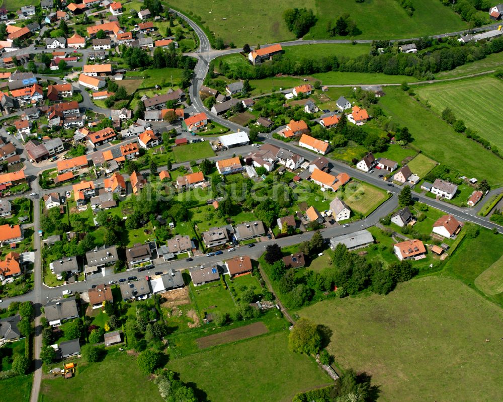Lanzenhain von oben - Ortsansicht am Rande von landwirtschaftlichen Feldern in Lanzenhain im Bundesland Hessen, Deutschland