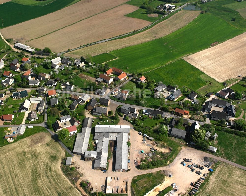 Luftaufnahme Lauenhain - Ortsansicht am Rande von landwirtschaftlichen Feldern in Lauenhain im Bundesland Sachsen, Deutschland