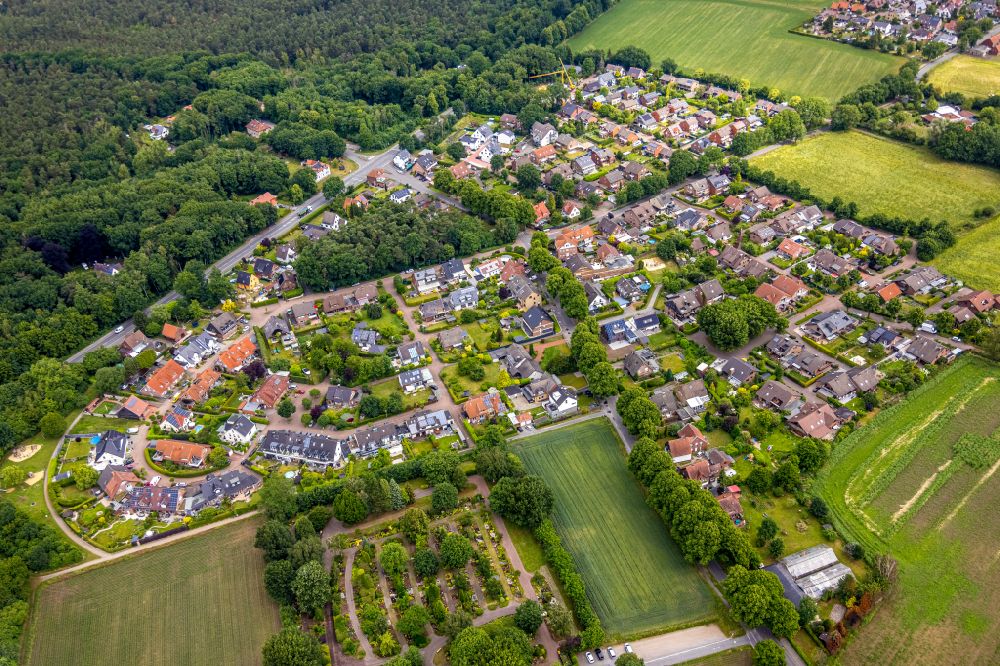 Luftaufnahme Lehmbraken - Ortsansicht am Rande von landwirtschaftlichen Feldern in Lehmbraken im Bundesland Nordrhein-Westfalen, Deutschland