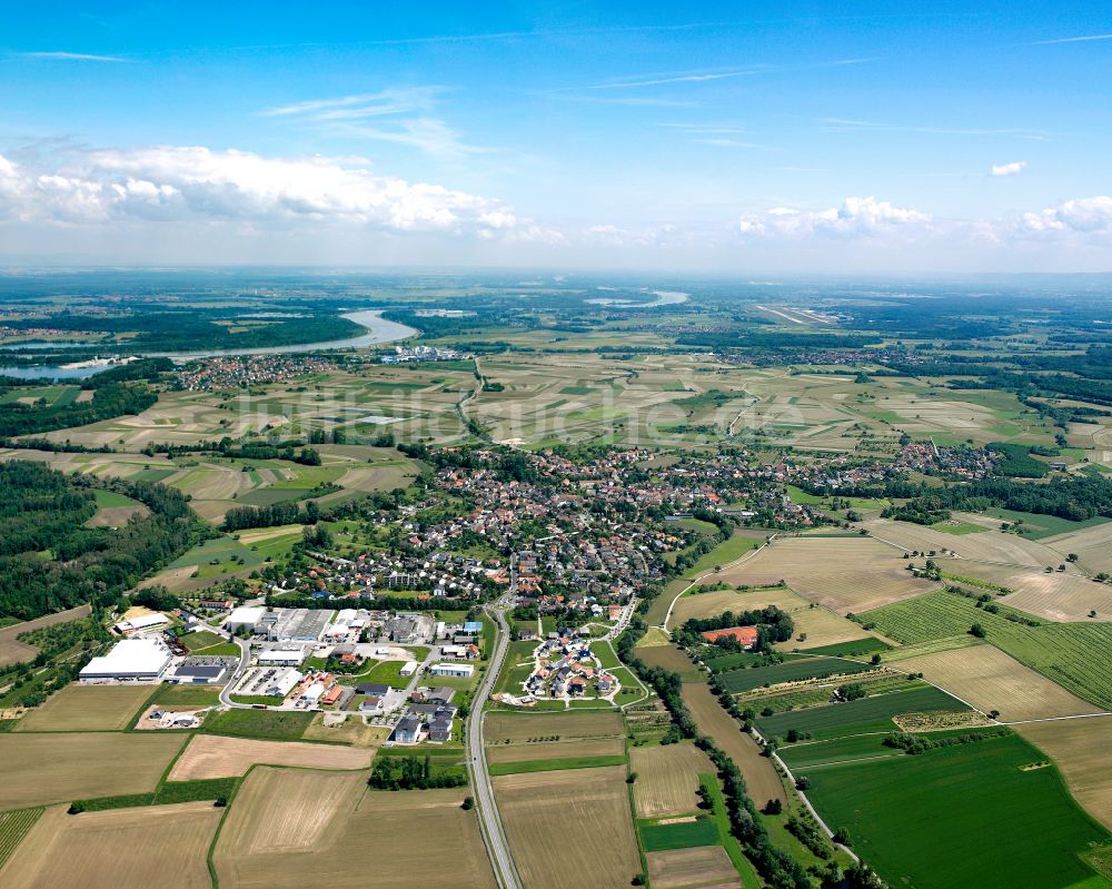 Luftaufnahme Lichtenau - Ortsansicht am Rande von landwirtschaftlichen Feldern in Lichtenau im Bundesland Baden-Württemberg, Deutschland