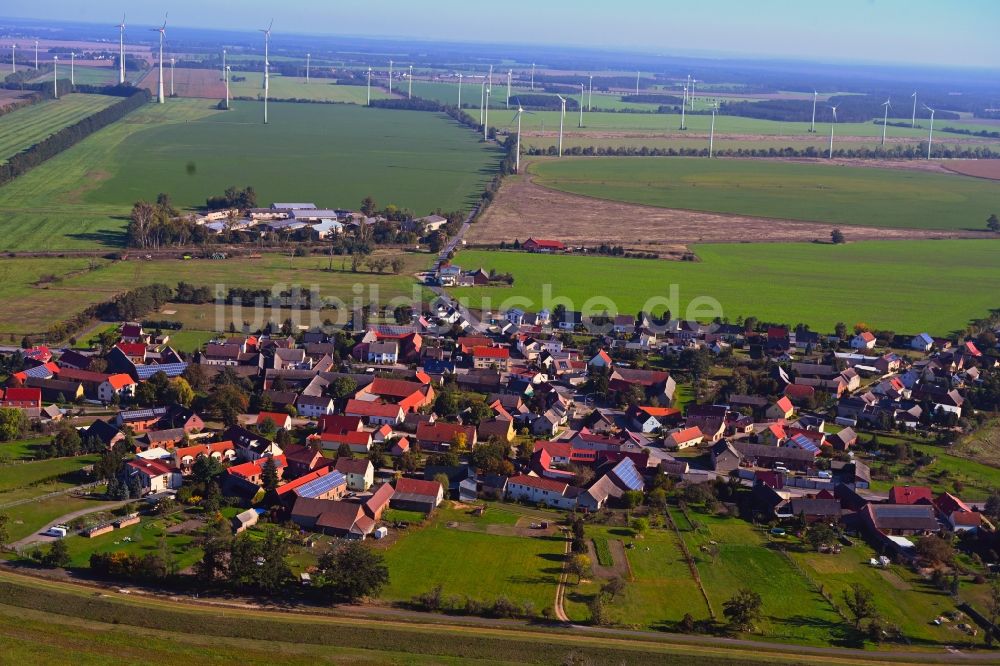 Listerfehrda von oben - Ortsansicht am Rande von landwirtschaftlichen Feldern in Listerfehrda im Bundesland Sachsen-Anhalt, Deutschland