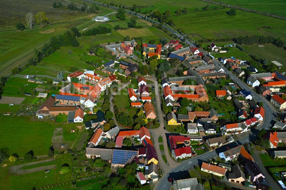 Luftbild Listerfehrda - Ortsansicht am Rande von landwirtschaftlichen Feldern in Listerfehrda im Bundesland Sachsen-Anhalt, Deutschland