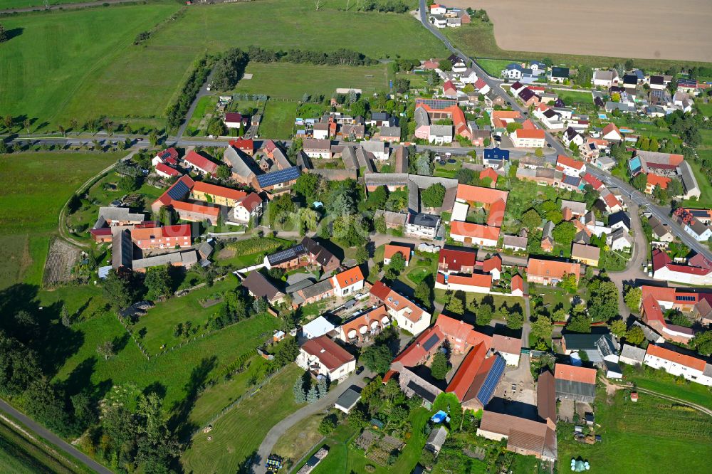 Luftaufnahme Listerfehrda - Ortsansicht am Rande von landwirtschaftlichen Feldern in Listerfehrda im Bundesland Sachsen-Anhalt, Deutschland