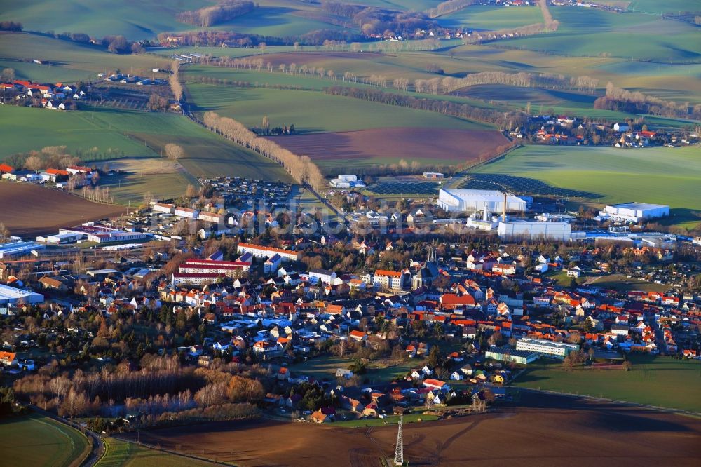Luftbild Lommatzsch - Ortsansicht am Rande von landwirtschaftlichen Feldern in Lommatzsch im Bundesland Sachsen, Deutschland