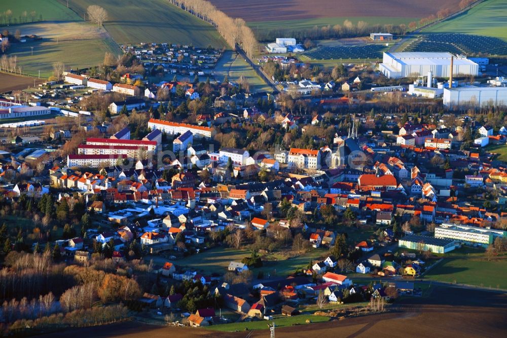 Lommatzsch von oben - Ortsansicht am Rande von landwirtschaftlichen Feldern in Lommatzsch im Bundesland Sachsen, Deutschland