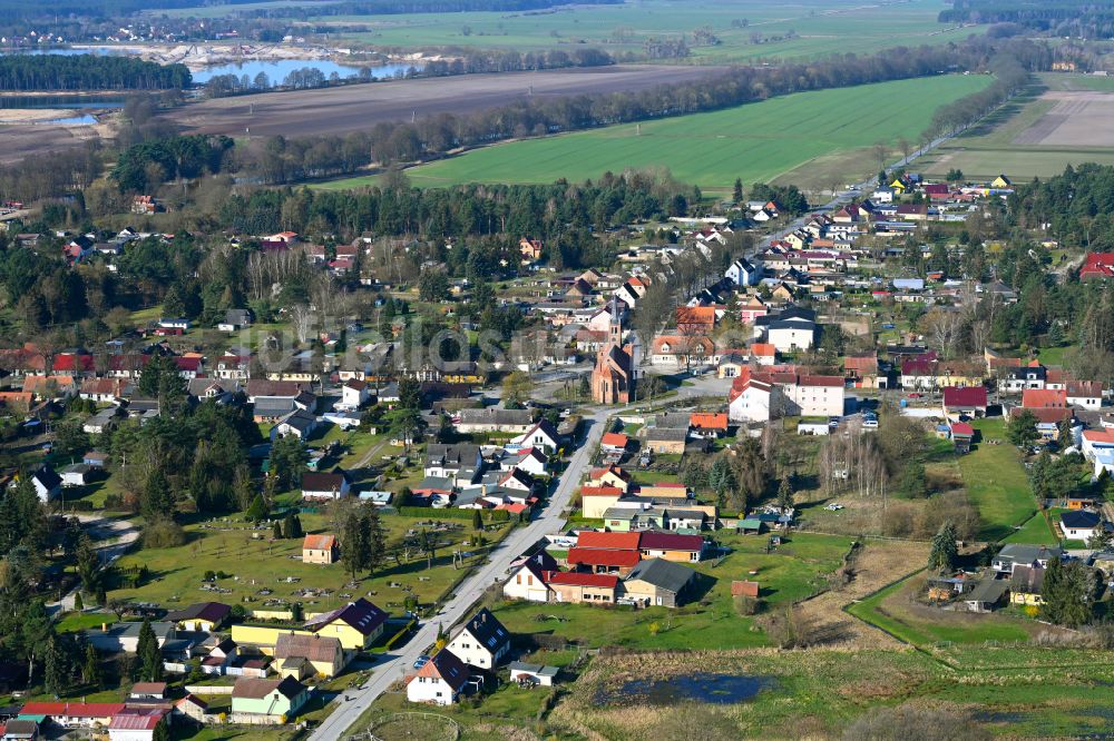 Luftaufnahme Marienwerder - Ortsansicht am Rande von landwirtschaftlichen Feldern in Marienwerder im Bundesland Brandenburg, Deutschland