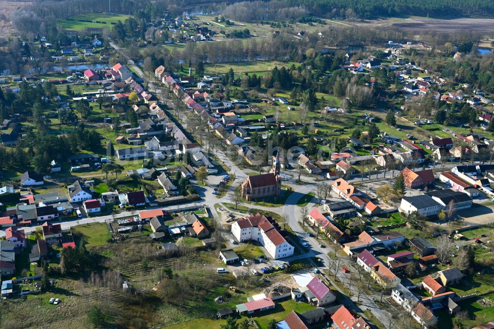 Luftbild Marienwerder - Ortsansicht am Rande von landwirtschaftlichen Feldern in Marienwerder im Bundesland Brandenburg, Deutschland