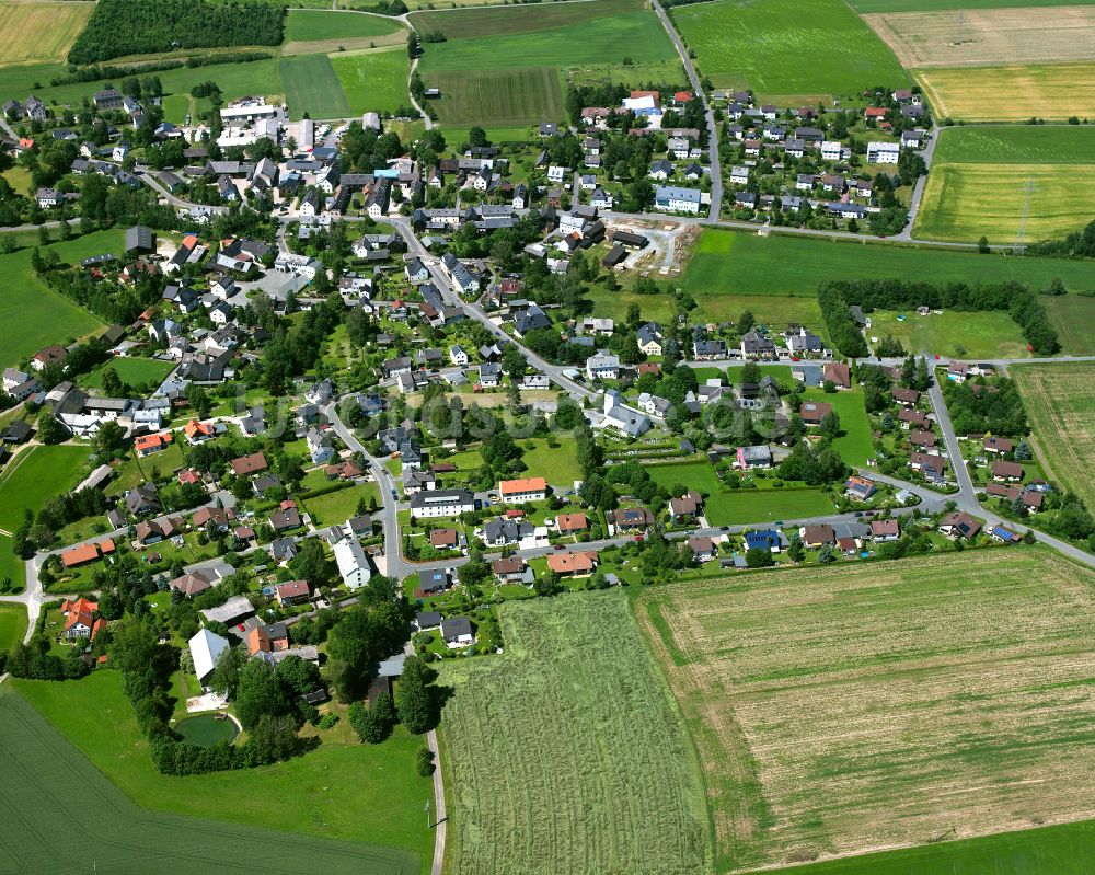 Martinlamitz aus der Vogelperspektive: Ortsansicht am Rande von landwirtschaftlichen Feldern in Martinlamitz im Bundesland Bayern, Deutschland