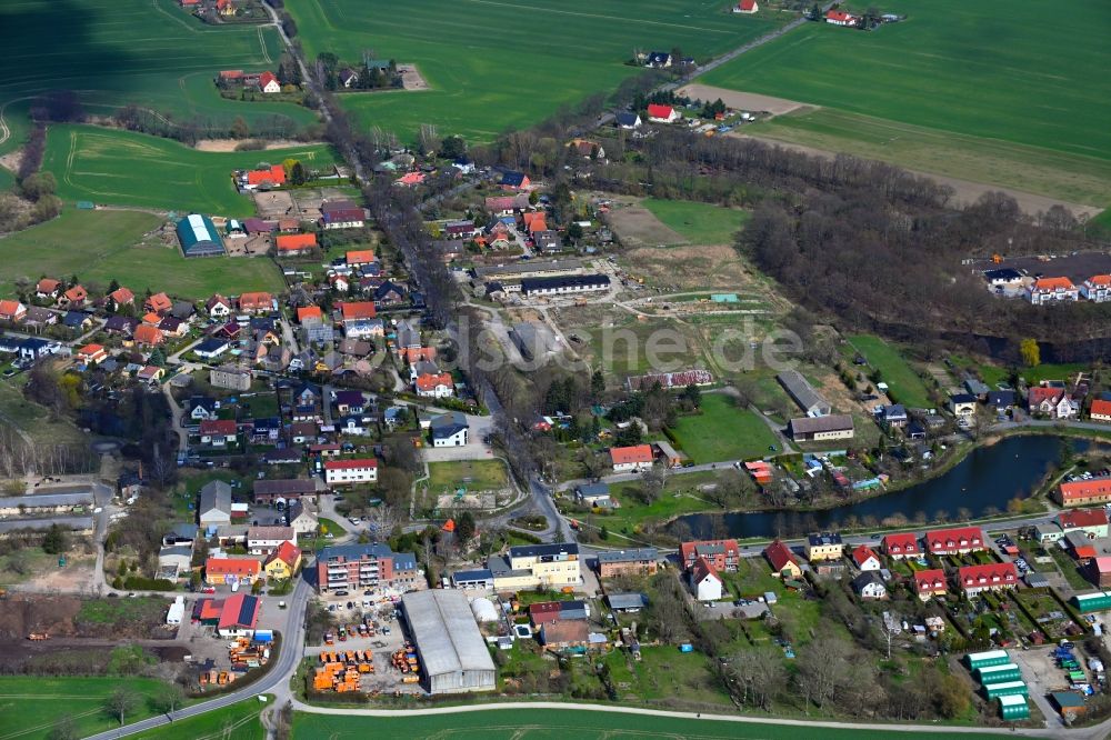 Luftbild Mehrow - Ortsansicht am Rande von landwirtschaftlichen Feldern in Mehrow im Bundesland Brandenburg, Deutschland