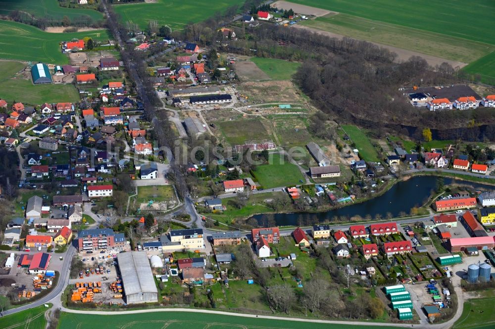 Luftaufnahme Mehrow - Ortsansicht am Rande von landwirtschaftlichen Feldern in Mehrow im Bundesland Brandenburg, Deutschland