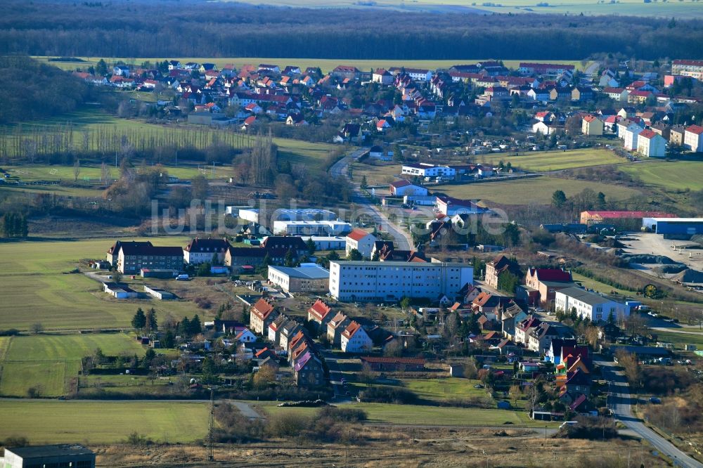 Menteroda von oben - Ortsansicht am Rande von landwirtschaftlichen Feldern in Menteroda im Bundesland Thüringen, Deutschland
