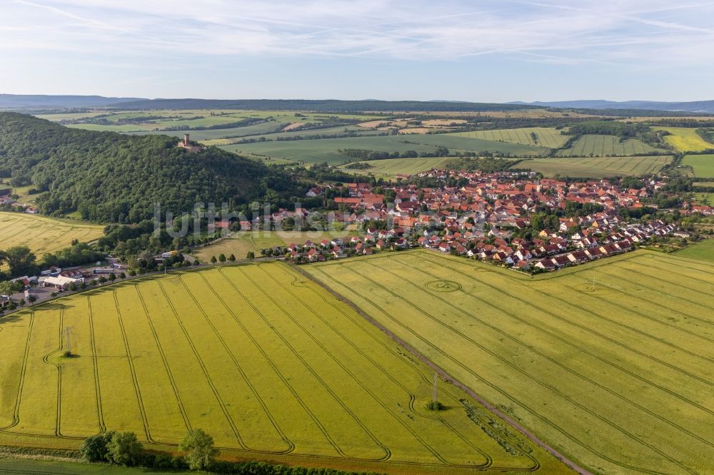 Mühlberg aus der Vogelperspektive: Ortsansicht am Rande von landwirtschaftlichen Feldern in Mühlberg im Bundesland Thüringen, Deutschland
