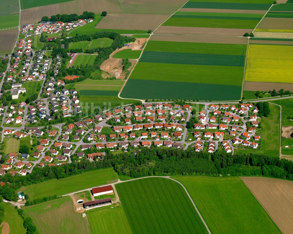 Luftbild Mietingen - Ortsansicht am Rande von landwirtschaftlichen Feldern in Mietingen im Bundesland Baden-Württemberg, Deutschland