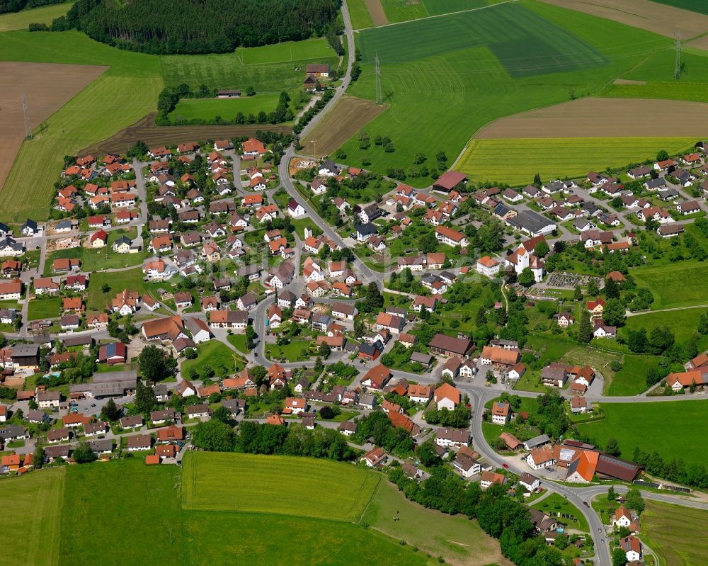 Luftbild Mittelbuch - Ortsansicht am Rande von landwirtschaftlichen Feldern in Mittelbuch im Bundesland Baden-Württemberg, Deutschland