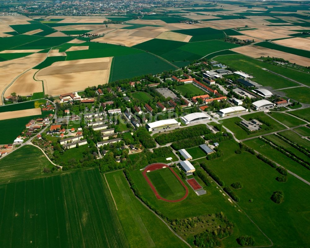 Luftaufnahme Mitterharthausen - Ortsansicht am Rande von landwirtschaftlichen Feldern in Mitterharthausen im Bundesland Bayern, Deutschland
