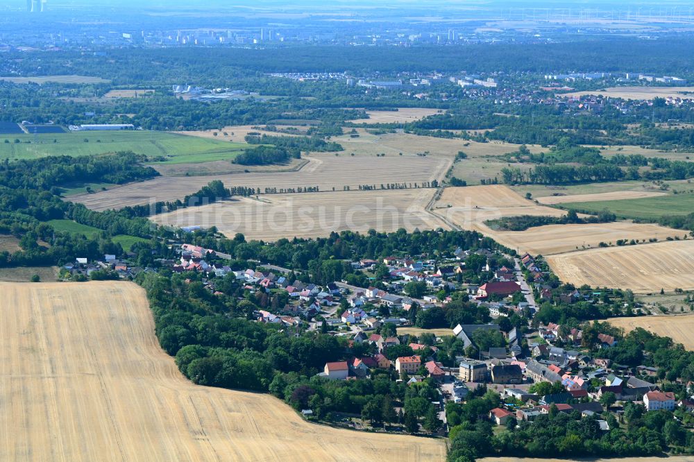 Luftaufnahme Morl - Ortsansicht am Rande von landwirtschaftlichen Feldern in Morl im Bundesland Sachsen-Anhalt, Deutschland