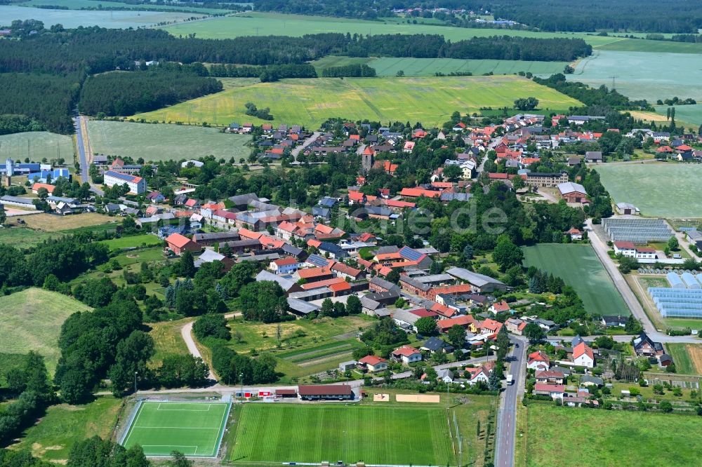 Möringen von oben - Ortsansicht am Rande von landwirtschaftlichen Feldern in Möringen im Bundesland Sachsen-Anhalt, Deutschland