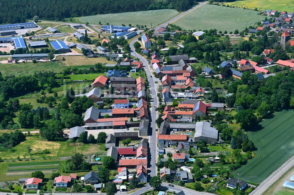 Luftaufnahme Möringen - Ortsansicht am Rande von landwirtschaftlichen Feldern in Möringen im Bundesland Sachsen-Anhalt, Deutschland
