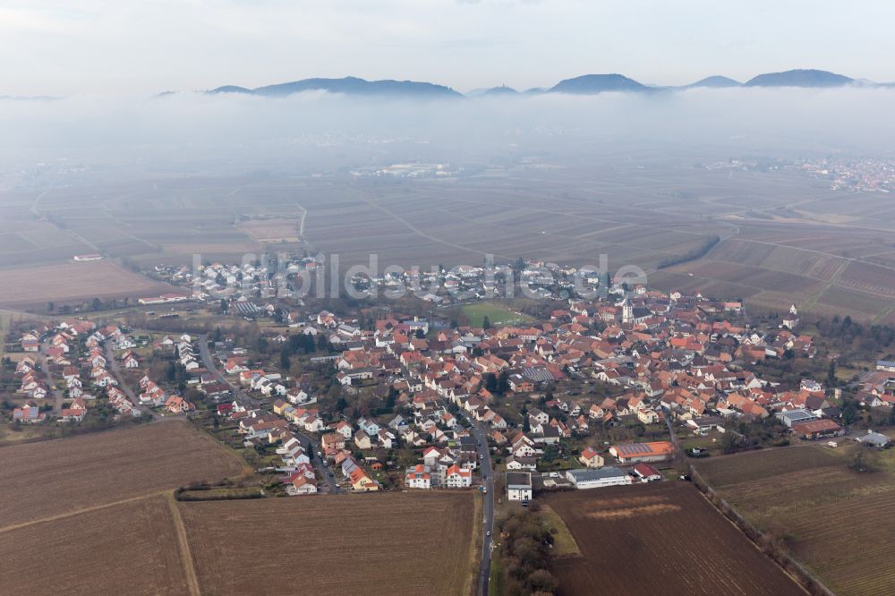 Luftbild Mörzheim - Ortsansicht am Rande von landwirtschaftlichen Feldern in Mörzheim im Bundesland Rheinland-Pfalz, Deutschland