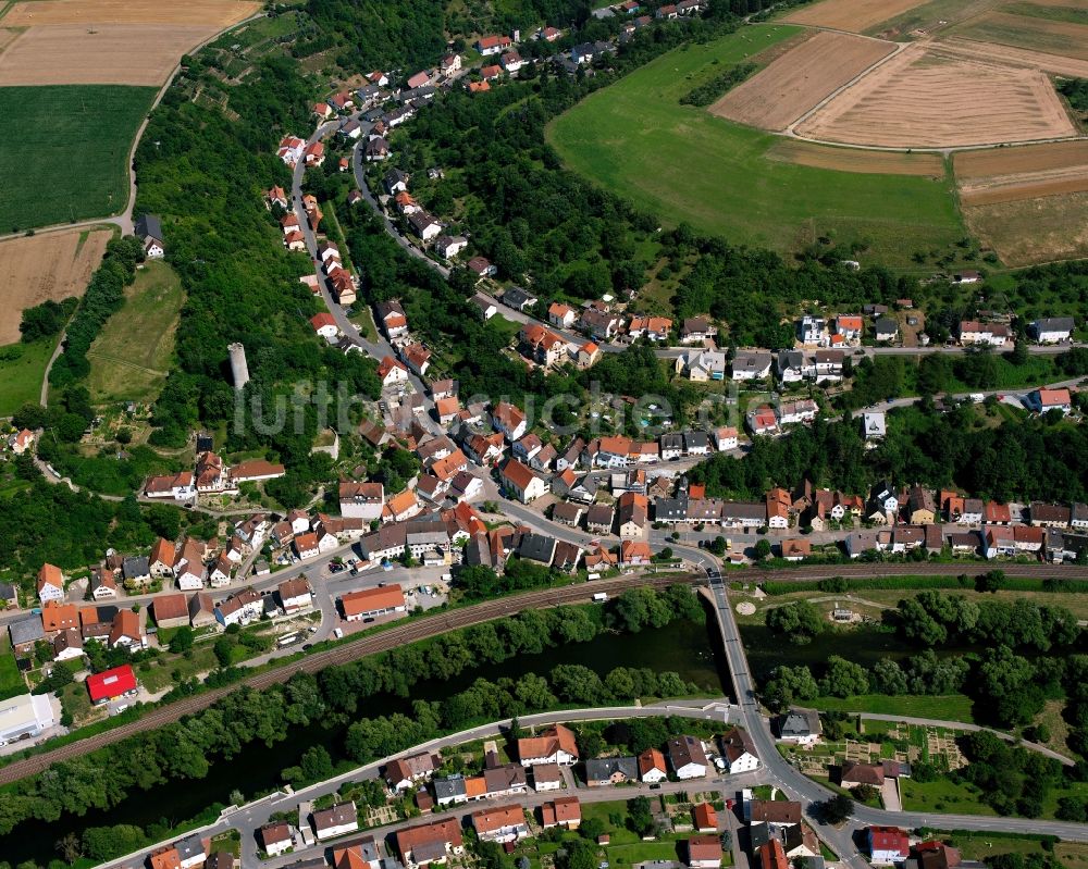 Luftaufnahme Neudenau - Ortsansicht am Rande von landwirtschaftlichen Feldern in Neudenau im Bundesland Baden-Württemberg, Deutschland