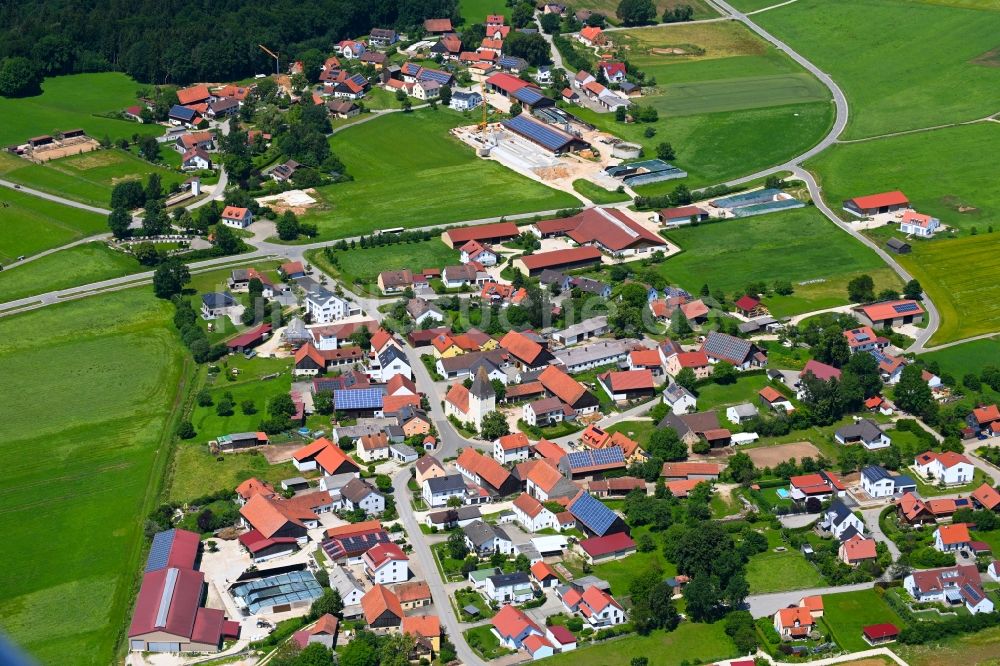 Oberbuchfeld von oben - Ortsansicht am Rande von landwirtschaftlichen Feldern in Oberbuchfeld im Bundesland Bayern, Deutschland