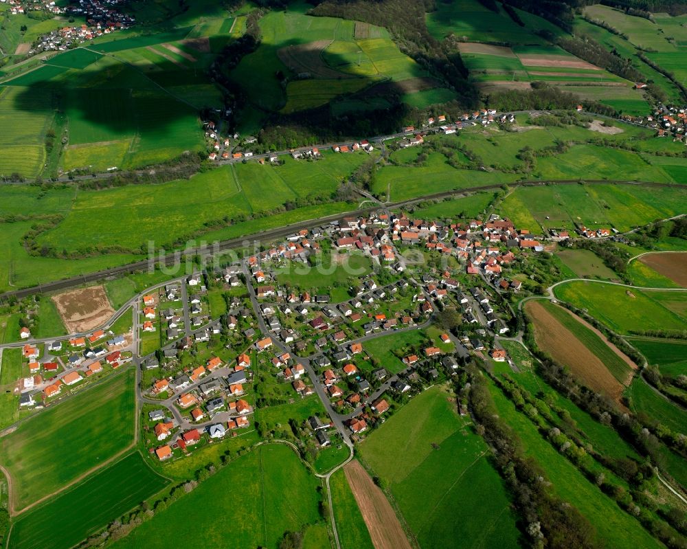 Oberhaun von oben - Ortsansicht am Rande von landwirtschaftlichen Feldern in Oberhaun im Bundesland Hessen, Deutschland