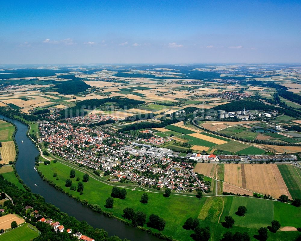 Offenau von oben - Ortsansicht am Rande von landwirtschaftlichen Feldern in Offenau im Bundesland Baden-Württemberg, Deutschland