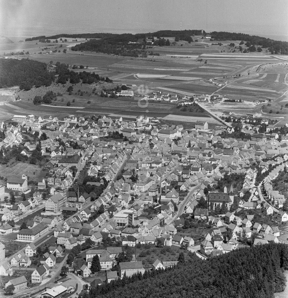 Luftbild Albstadt - Ortsansicht am Rande von landwirtschaftlichen Feldern Onstmettingen in Albstadt im Bundesland Baden-Württemberg, Deutschland