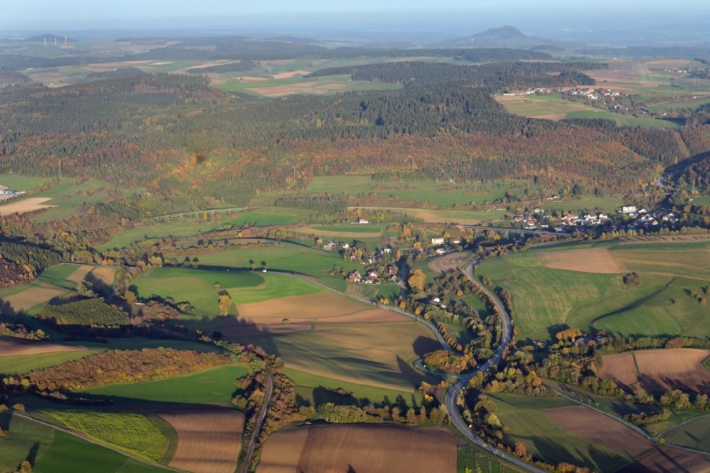 Blumberg von oben - Ortsansicht am Rande von landwirtschaftlichen Feldern im Ortsteil Epfenhofen in Blumberg im Bundesland Baden-Württemberg, Deutschland