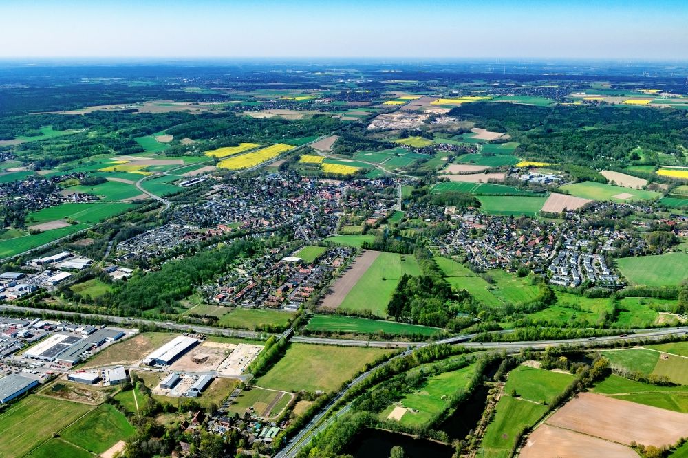 Luftbild Seevetal - Ortsansicht am Rande von landwirtschaftlichen Feldern im Ortsteil Hittfeld in Seevetal im Bundesland Niedersachsen, Deutschland