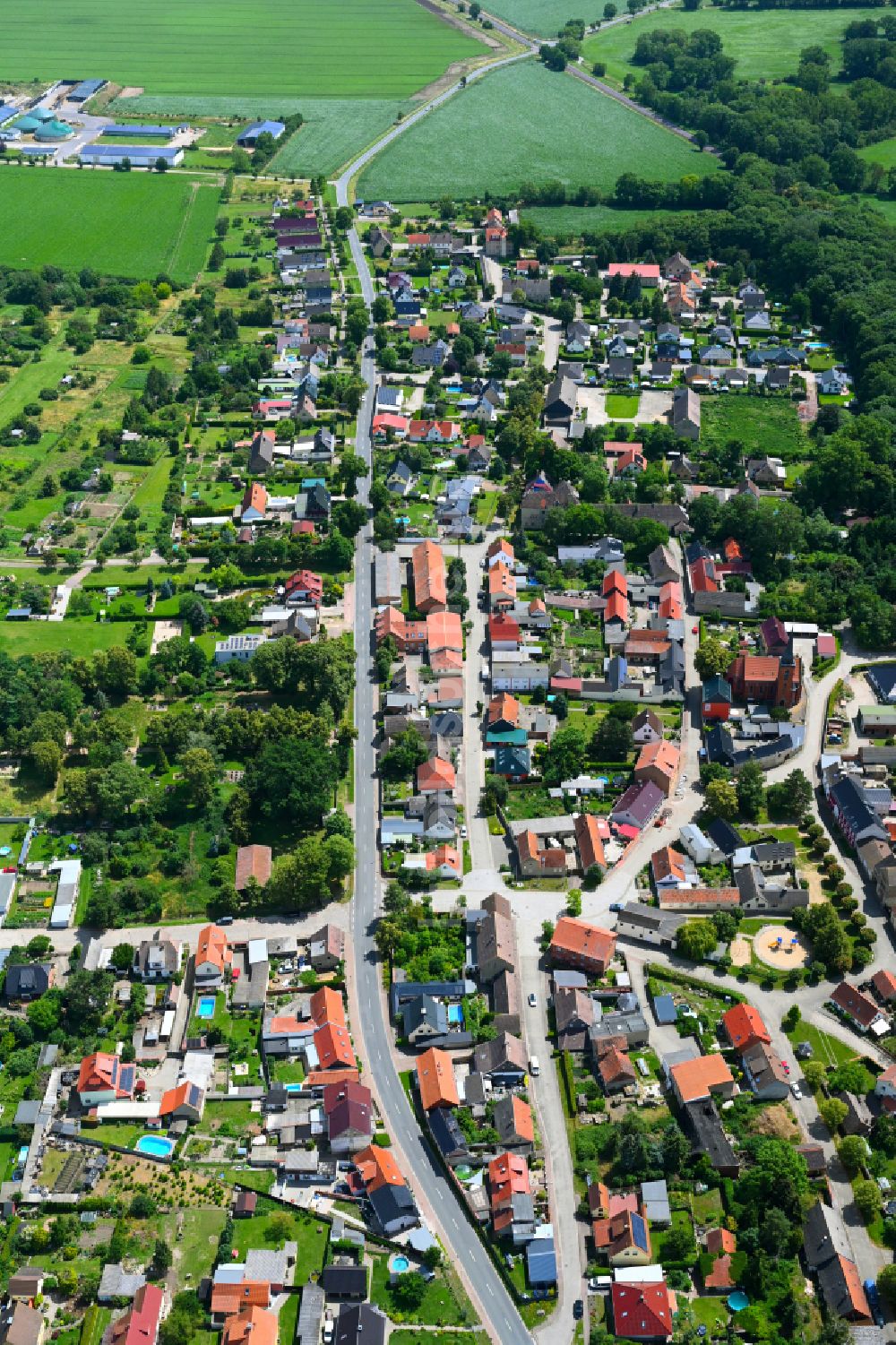 Luftbild Oschersleben (Bode) - Ortsansicht am Rande von landwirtschaftlichen Feldern in Oschersleben (Bode) im Bundesland Sachsen-Anhalt, Deutschland
