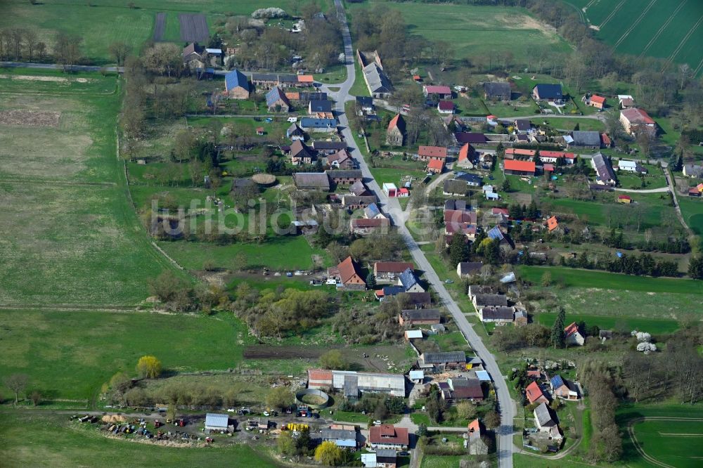 Luftbild Petershagen - Ortsansicht am Rande von landwirtschaftlichen Feldern in Petershagen im Bundesland Brandenburg, Deutschland