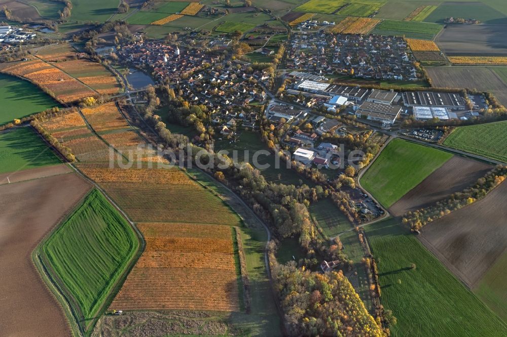 Prichsenstadt von oben - Ortsansicht am Rande von landwirtschaftlichen Feldern in Prichsenstadt im Bundesland Bayern, Deutschland