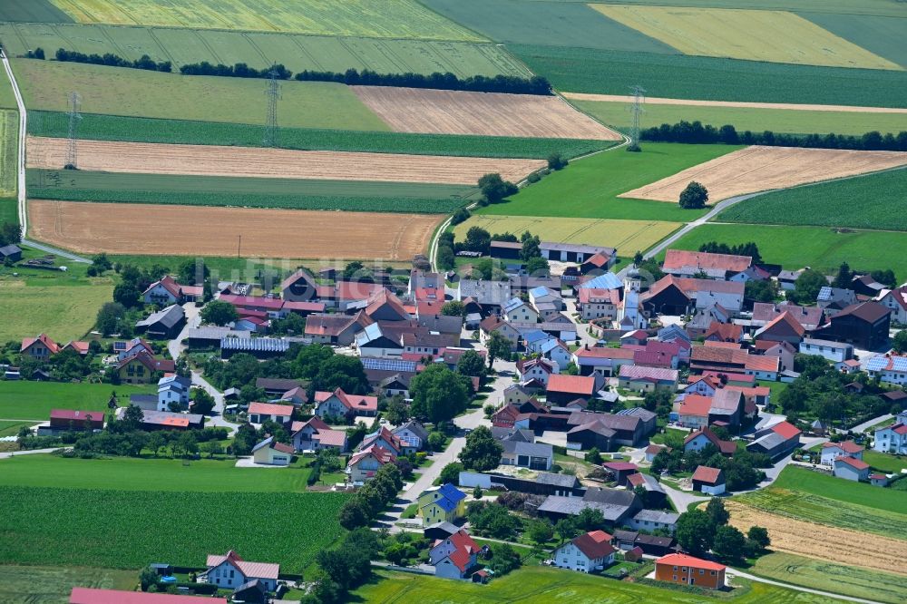 Luftbild Raitenbuch - Ortsansicht am Rande von landwirtschaftlichen Feldern in Raitenbuch im Bundesland Bayern, Deutschland