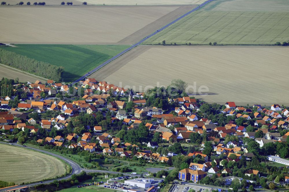 Reddeber von oben - Ortsansicht am Rande von landwirtschaftlichen Feldern in Reddeber im Bundesland Sachsen-Anhalt, Deutschland