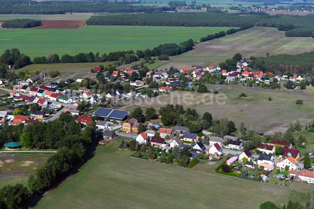 Rehagen aus der Vogelperspektive: Ortsansicht am Rande von landwirtschaftlichen Feldern in Rehagen im Bundesland Brandenburg, Deutschland